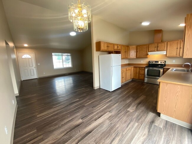 Building Photo - 3 Bedroom 2 Bathroom Home for Rent!