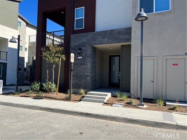 Foto del edificio - 338 Tank