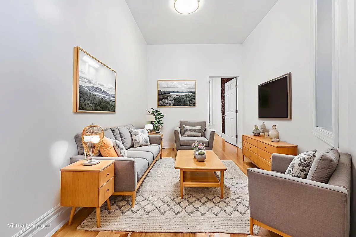 Primary Photo - 331 W 16th St
