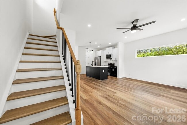 Building Photo - 2043 Green Oak Dr