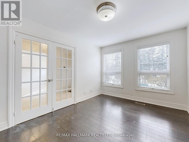 Building Photo - 235 Old Yonge St