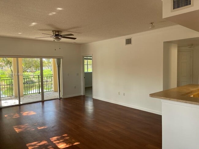 Building Photo - 2412 Centergate Dr
