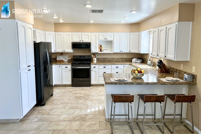 Building Photo - Hilltop 3-beds, 2-baths retreat with Mountain Views in Prescott Country Club!