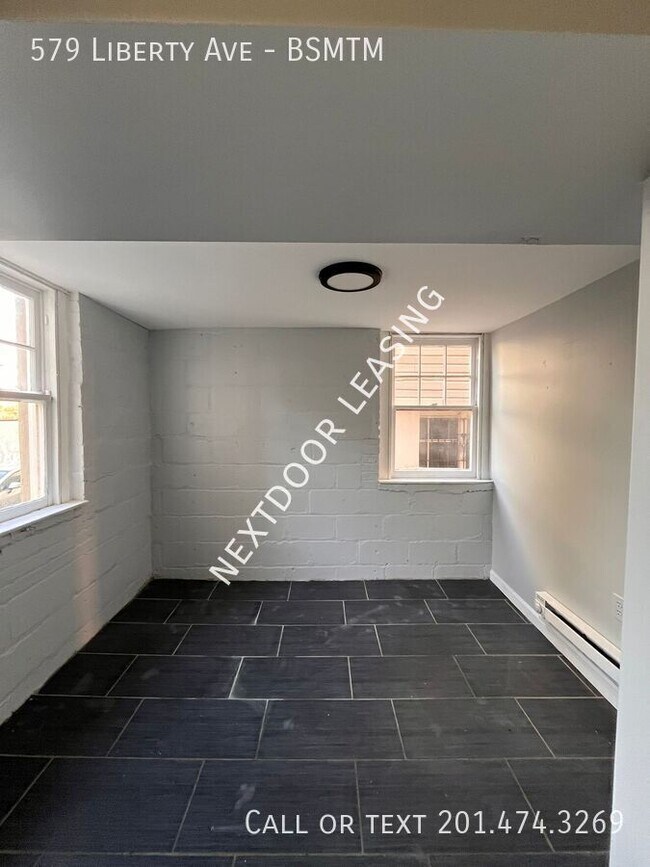 Foto del edificio - 579 Liberty Ave