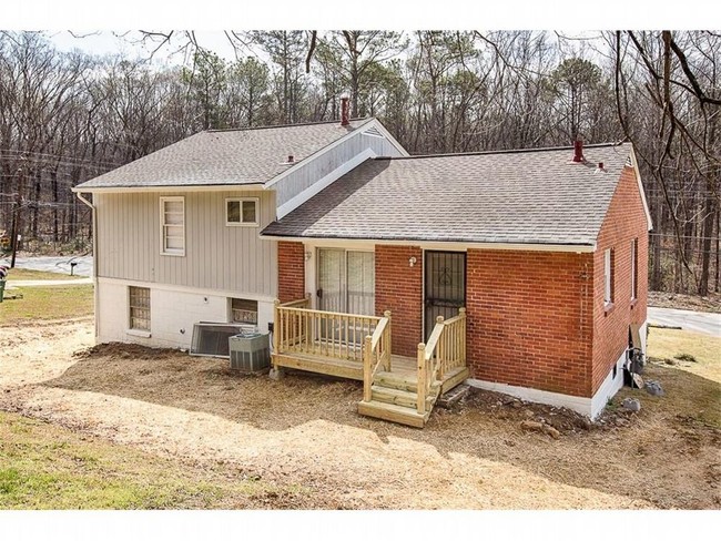 Building Photo - Newly Renovated Beautiful Home