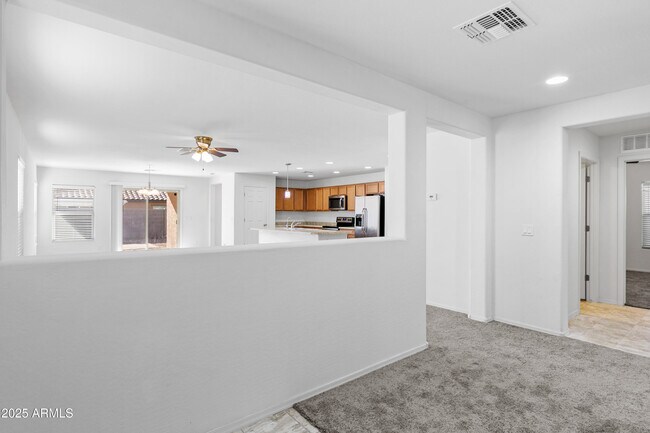 Building Photo - 40925 W Patricia Ln