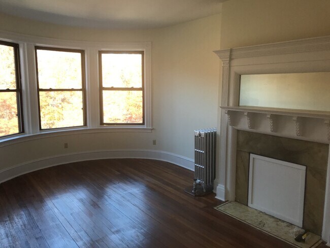 Building Photo - 1469 Beacon St