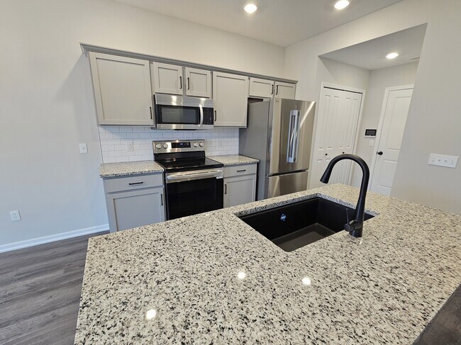 Foto del edificio - 1261 W Hamilton Rd N