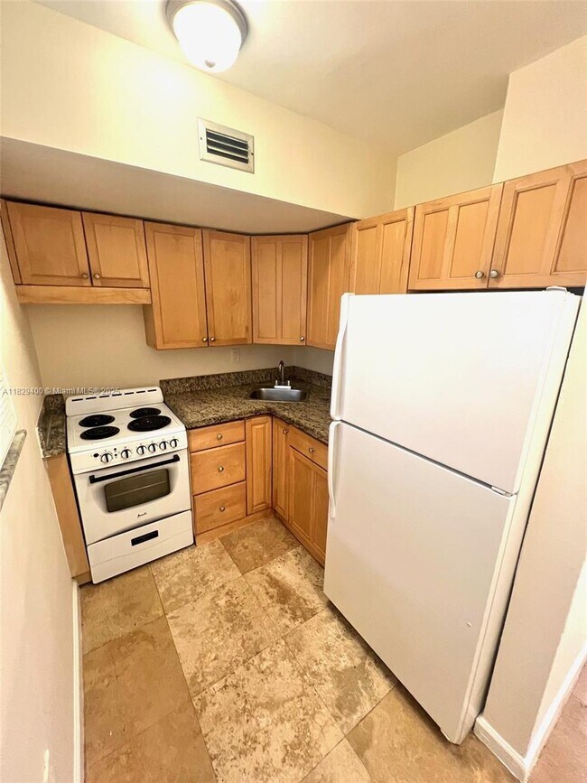 Foto del edificio - 7626 NE 6th Ct