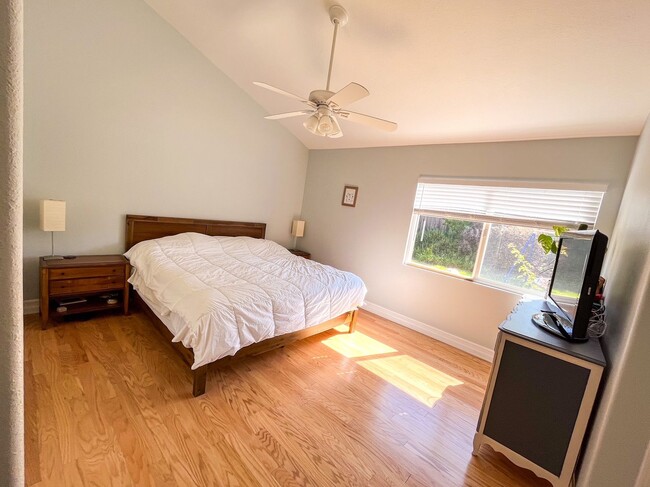 Foto del edificio - Beautiful 4-bedroom, 2-bathroom Newbury Pa...