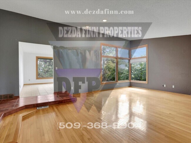 Foto del edificio - 3,700 sqft of Quiet Luxury & Stunning Views