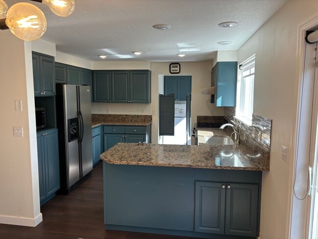 Building Photo - 4 Bed Home 20 Minutes From Mt. Bachelor