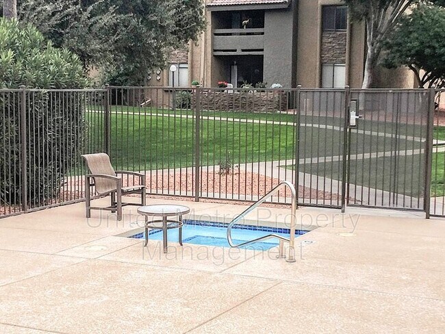 Foto del edificio - 3825 E Camelback Rd