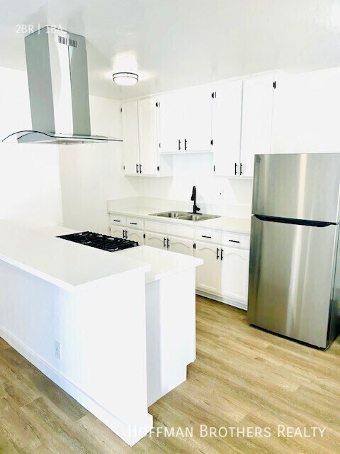 Foto del edificio - 716 W 81st St