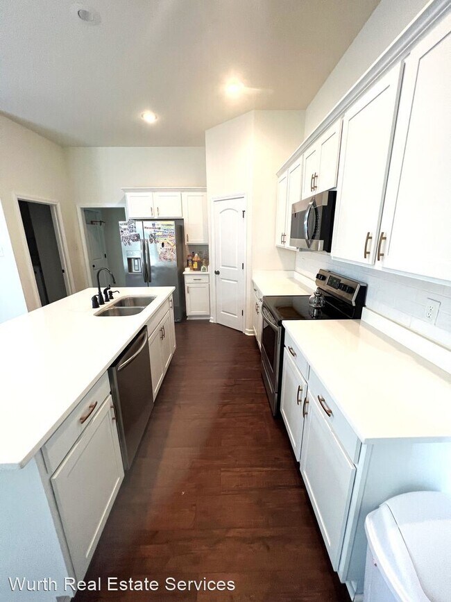 Foto del edificio - 4 br, 2 bath House - 43105 Pineside Ave.
