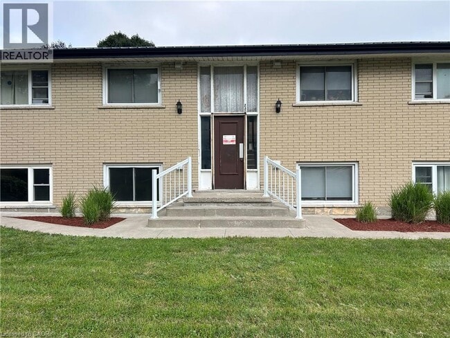Building Photo - 250 Cedar St