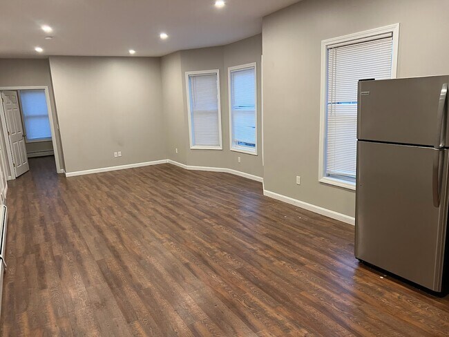 Building Photo - 122 Goff St