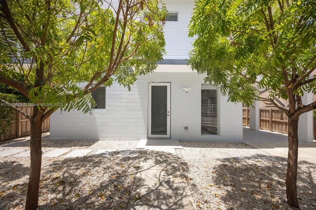 Building Photo - 3787 Thomas Ave