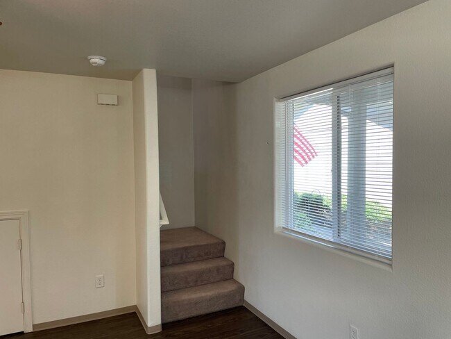 Foto del edificio - Very Nice 2 bedroom 1.5 Bath Townhome-In a...