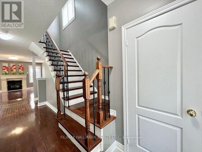 Photo du bâtiment - 863 Oaktree Crescent