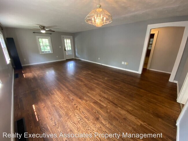 Building Photo - 3 br, 1 bath House - 620 Montvale Road