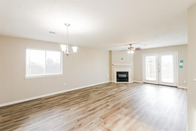 Foto del edificio - 4562 Buckleridge Rd