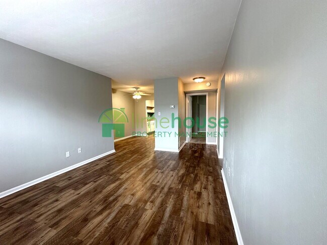 Foto del edificio - 1009 Barclay Square