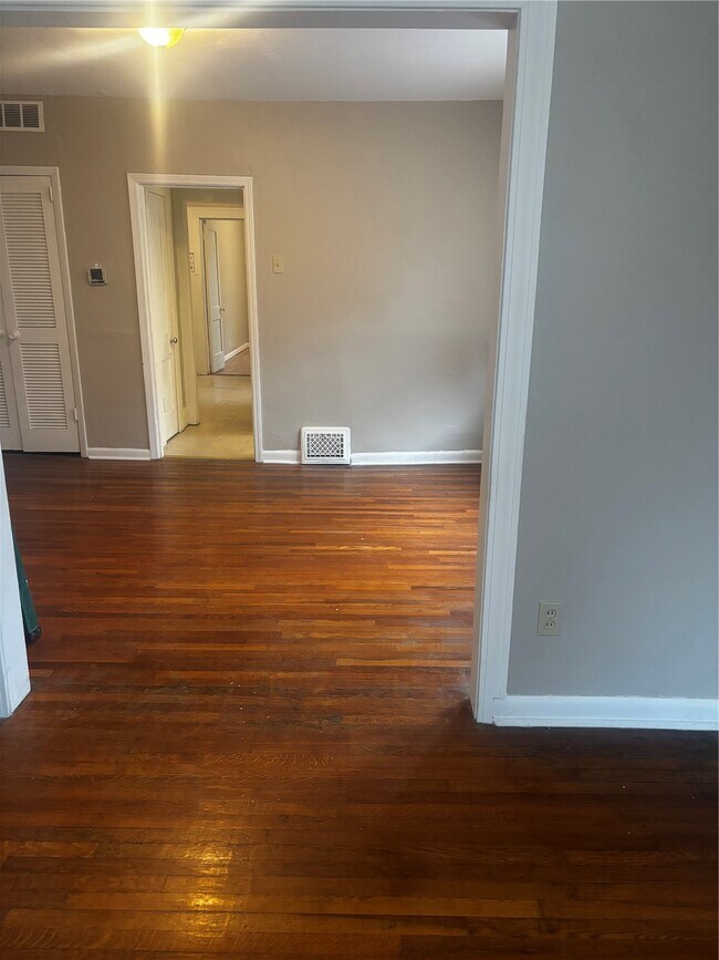 Foto del edificio - 5043 Alaska Ave