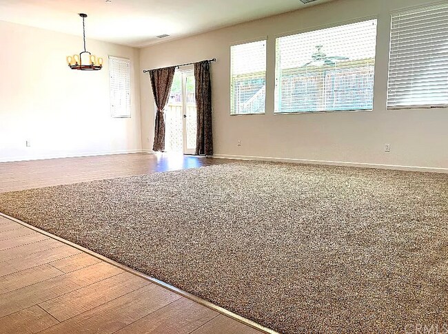 Foto del edificio - Outfield