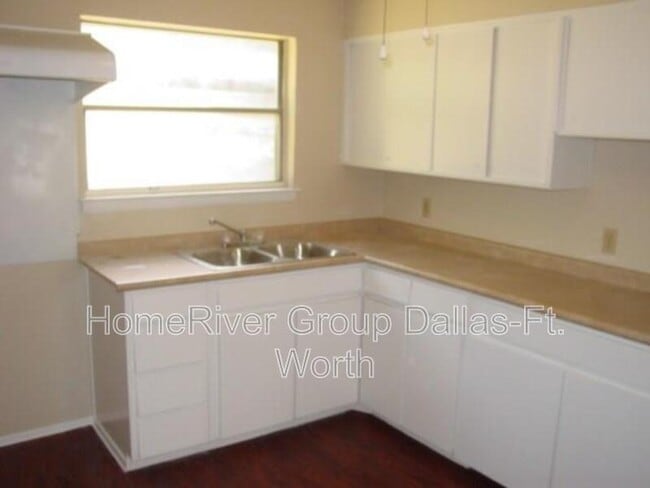 Building Photo - 5720 Bluffman Dr
