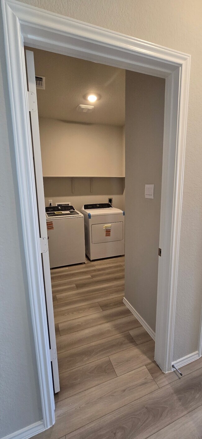 Building Photo - 1123 Stone Vly Rd