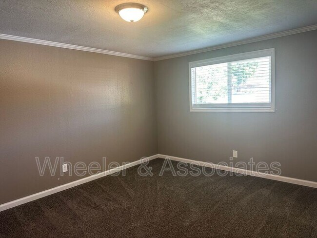 Building Photo - 520 E 4400 S