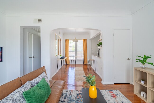 Foto del edificio - 5305 Reiger Ave