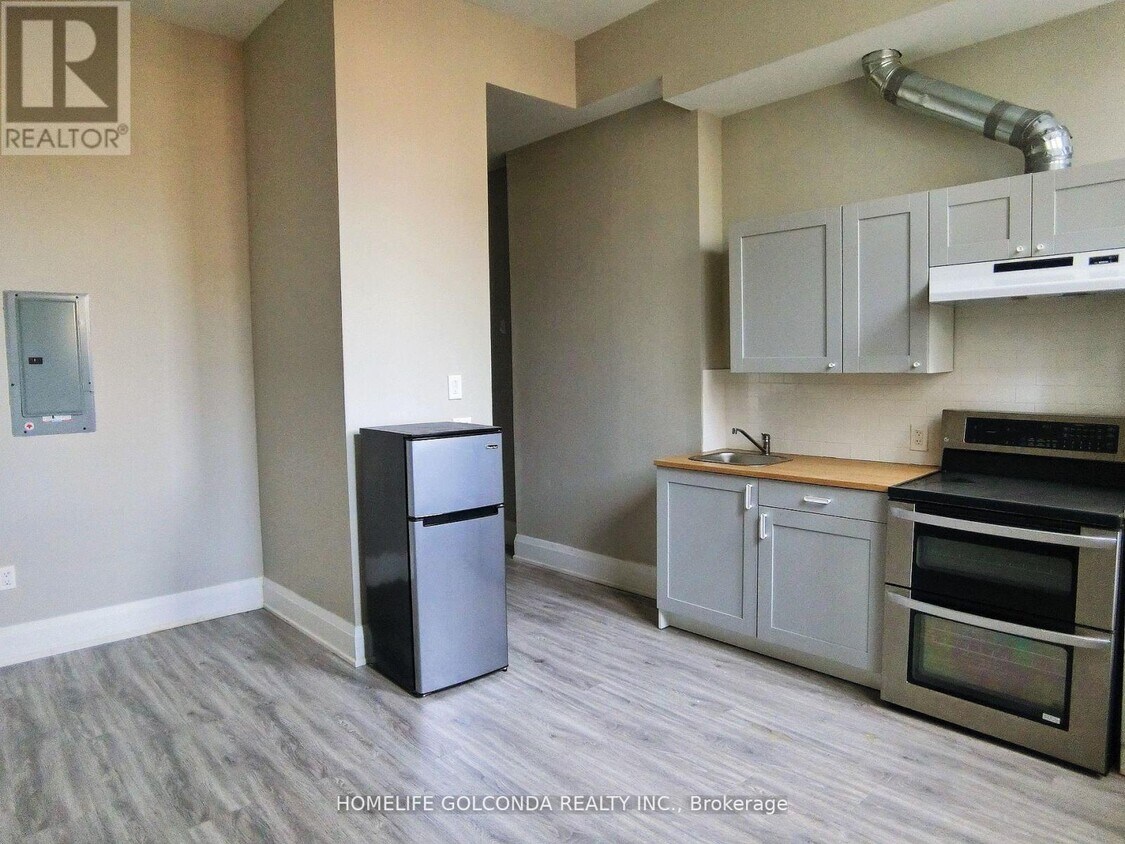Photo du bâtiment - 490-490 Queen St W