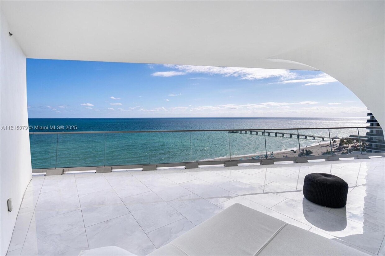 Primary Photo - 16901 Collins Ave