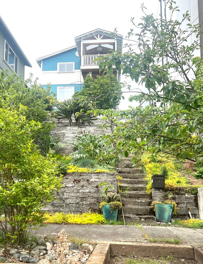Primary Photo - 3840 37th Ave S