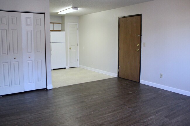 Foto del edificio - 2422 Lakeside Dr