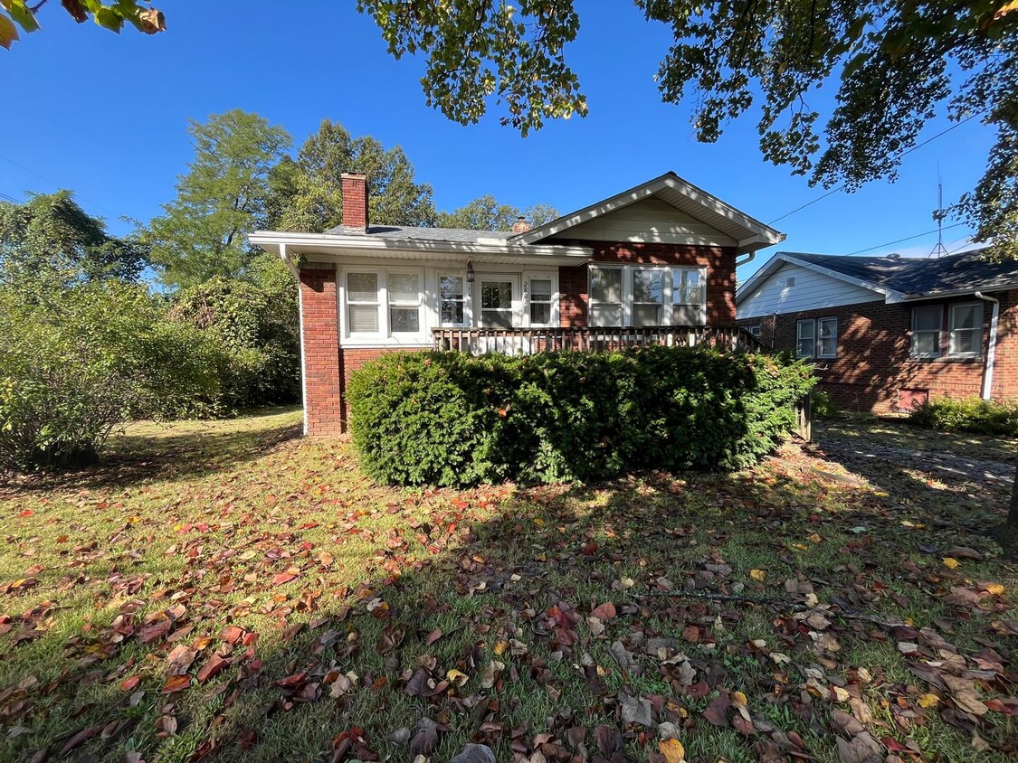 Primary Photo - One bedroom house in Godfrey