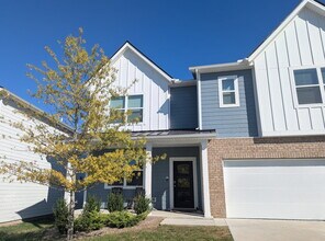 Building Photo - 1013 Midpoint Ln