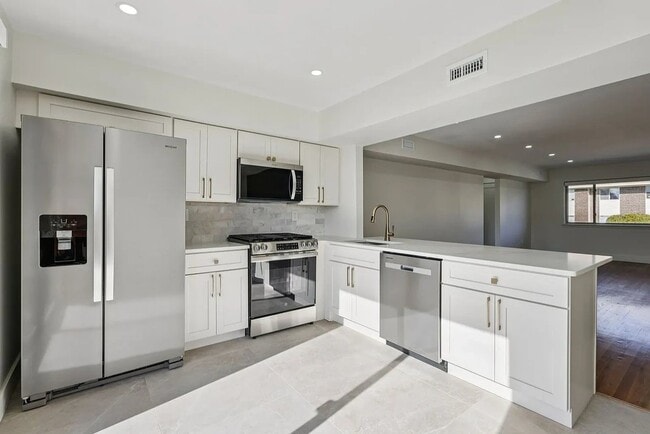 Building Photo - 1200 Bradley Ct