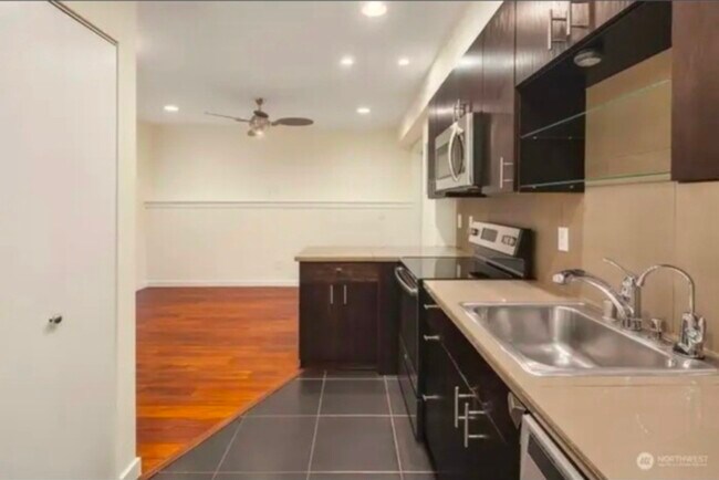 Foto del edificio - 6547 42nd Ave SW