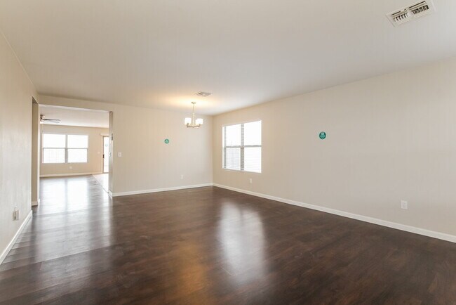 Building Photo - 11621 W Bloomfield Rd
