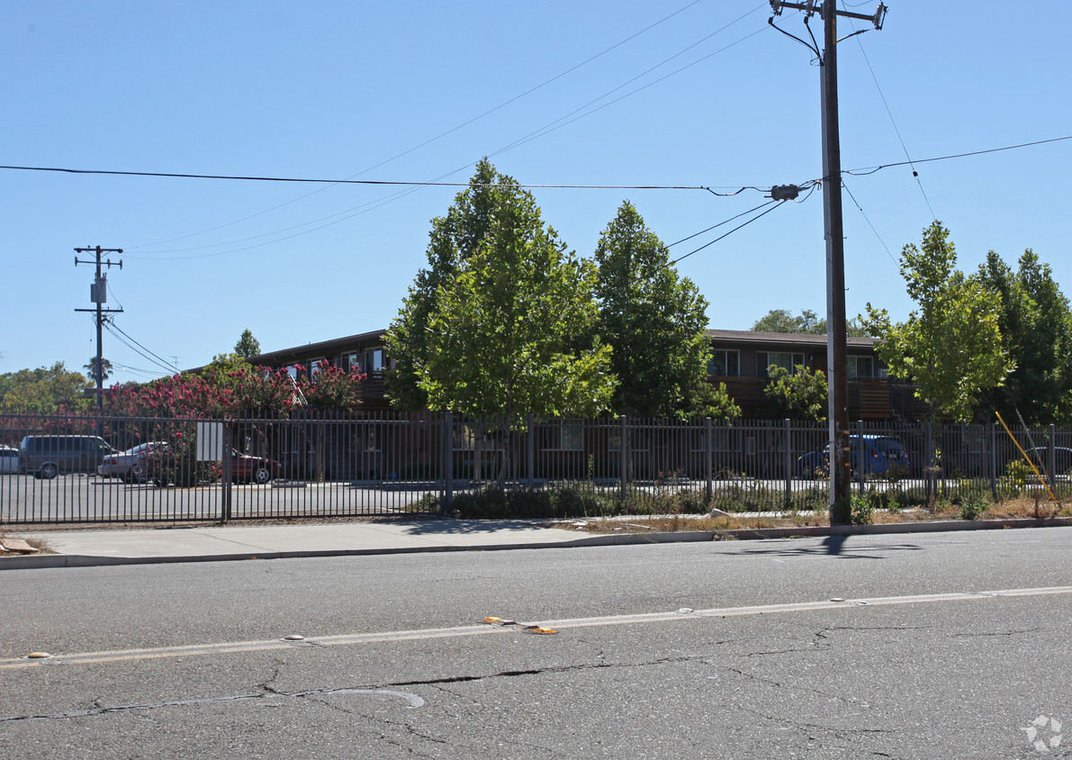 Building Photo - Kentfield Apartments