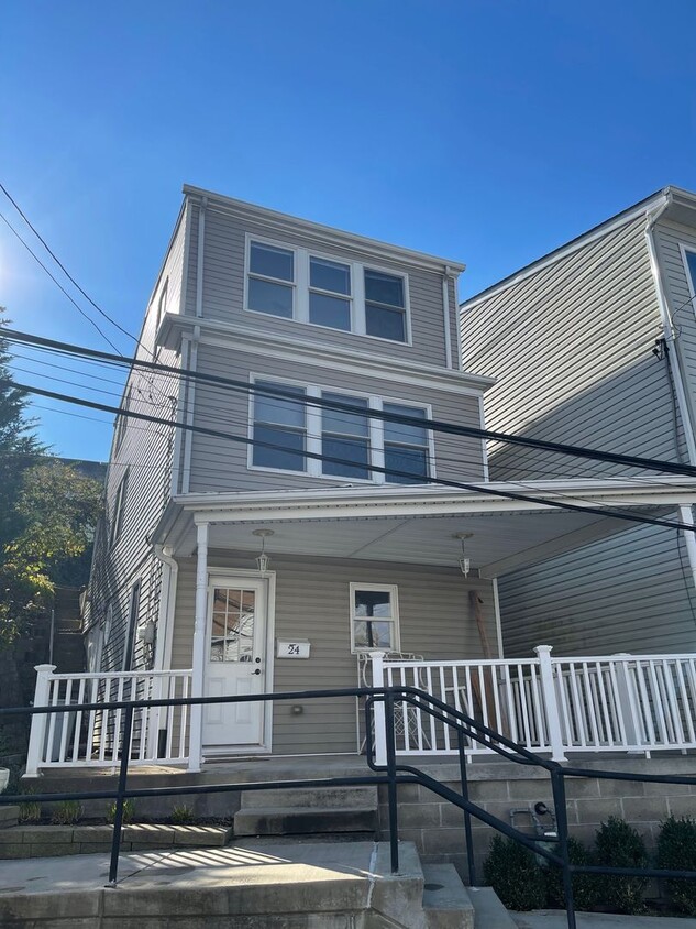 Primary Photo - 3 Bedroom, 2 Bathroom in the South Side Sl...