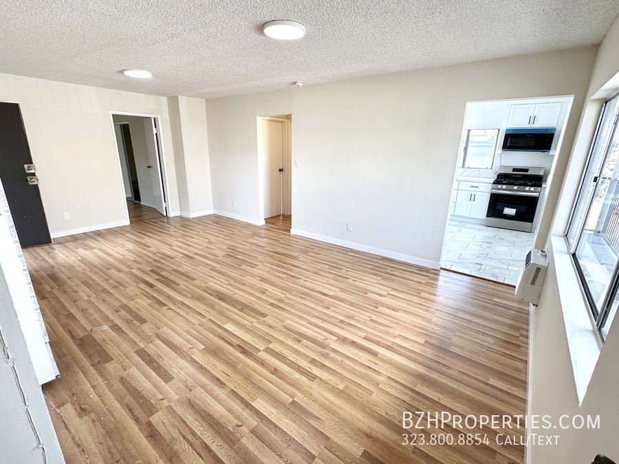 Primary Photo - Charming 2Bed 2Bath with Balcony In Great ...