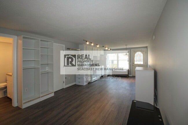 Building Photo - 93 Henry Law Ave