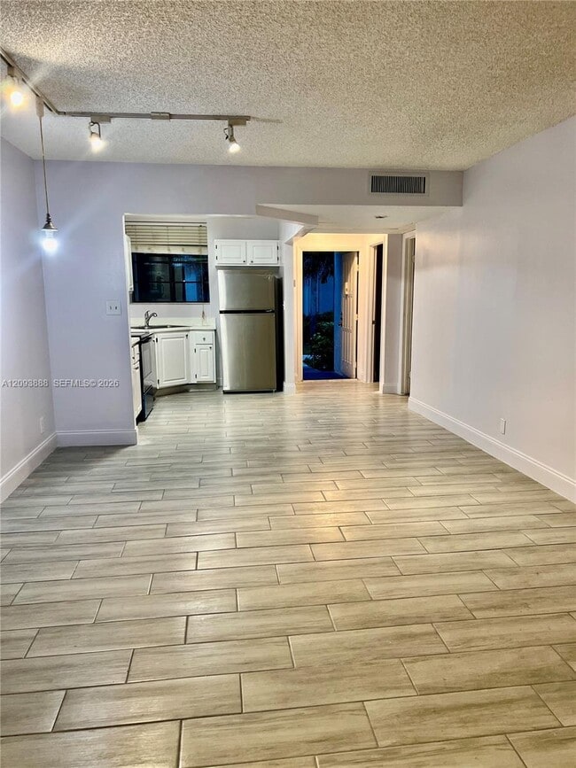 Building Photo - 1258 S Military Trail