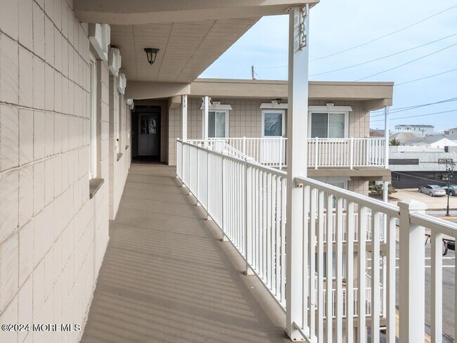 Building Photo - 1601 Boulevard