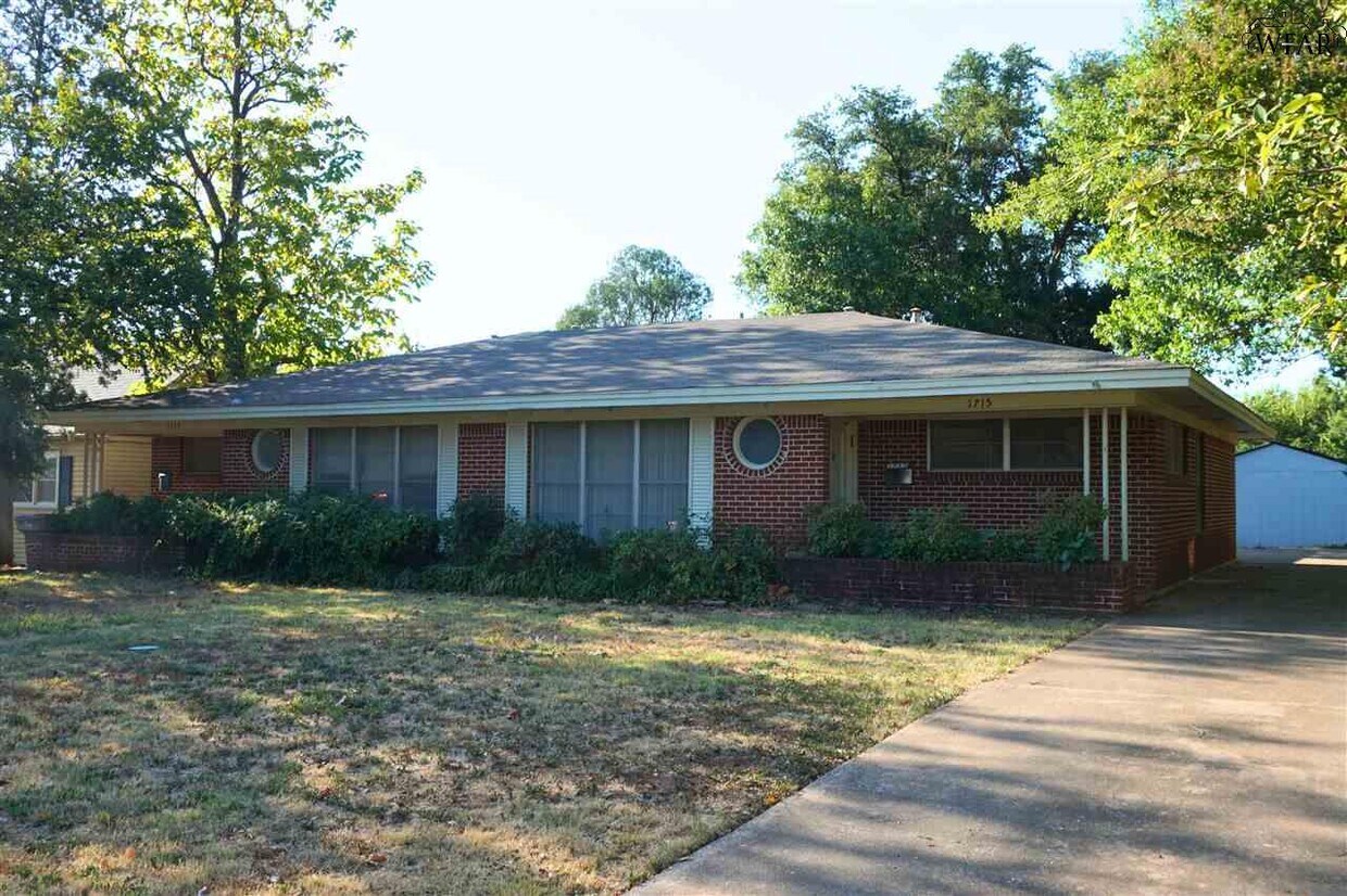 Primary Photo - 1715 Woodrow Ave