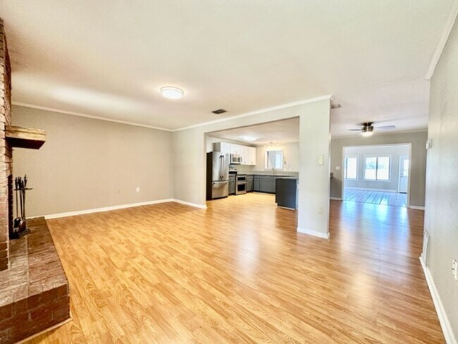 Building Photo - Nice 3 bedroom home for rent in the heart ...